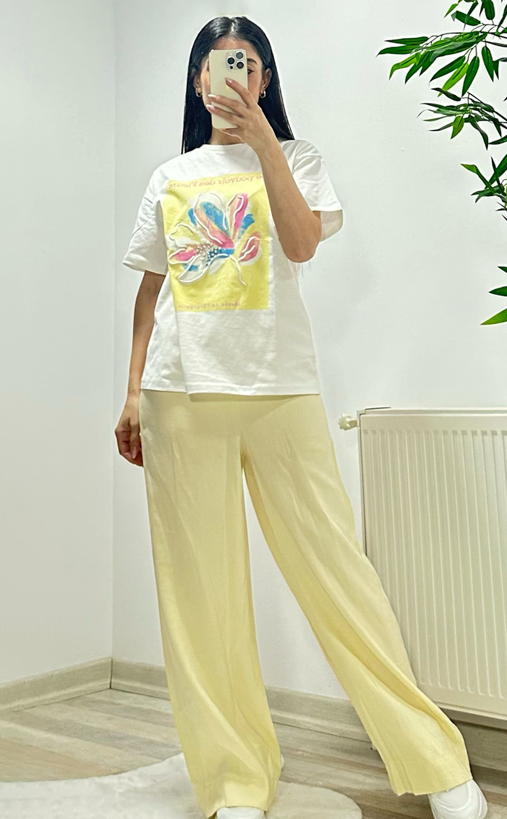 Taş Aksesuarlı Nakışlı Tişört Ekru